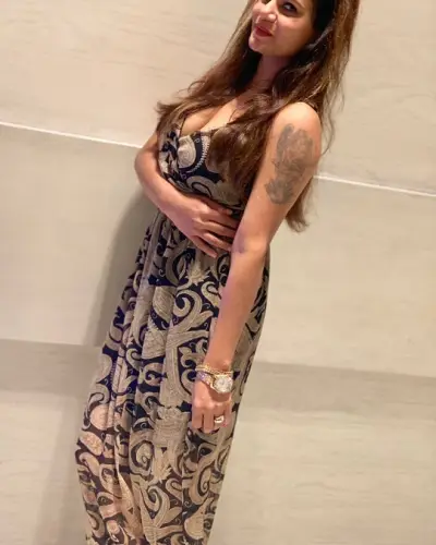 Parasia Escort